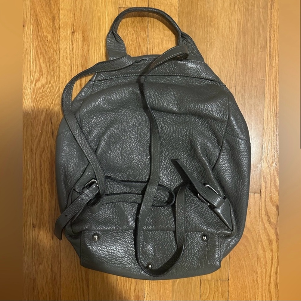 A. BELUCCI GREY LEATHER BACKPACK - Picture 2 of 4